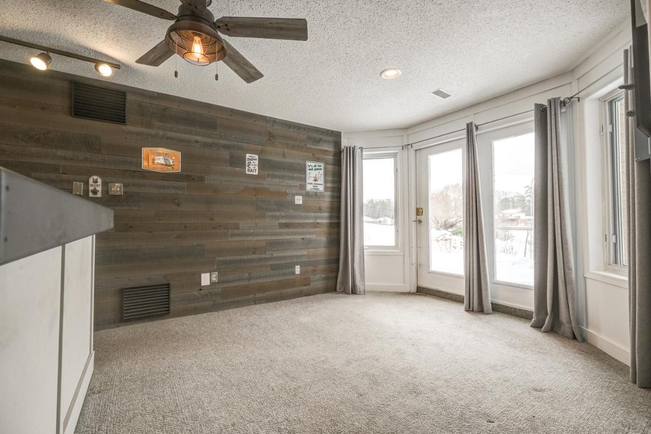 Wasaga Beach Cottage エクステリア 写真