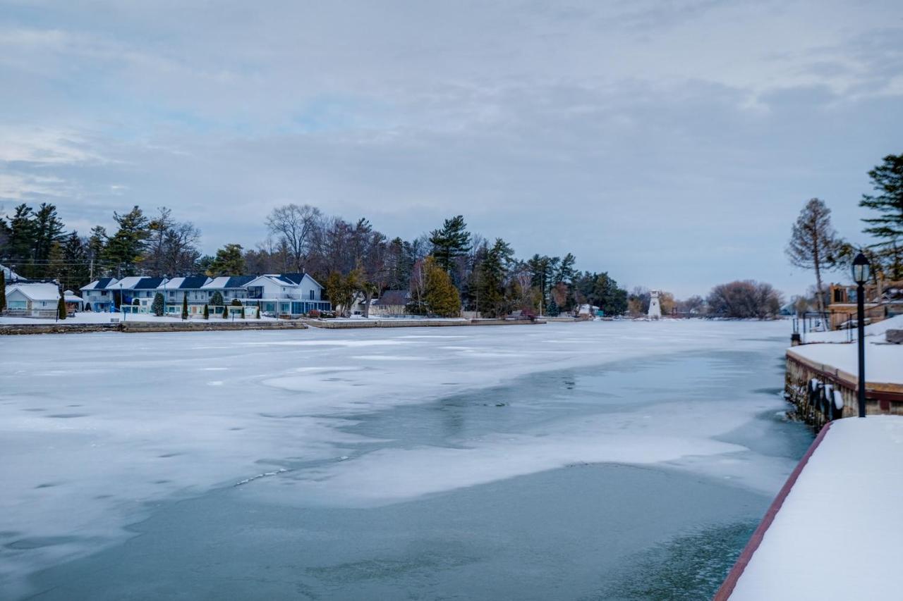Wasaga Beach Cottage エクステリア 写真